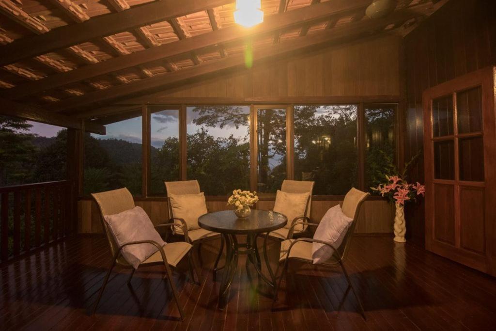De Serenity - Exclusive Jungle Retreat 세렘반 객실 사진